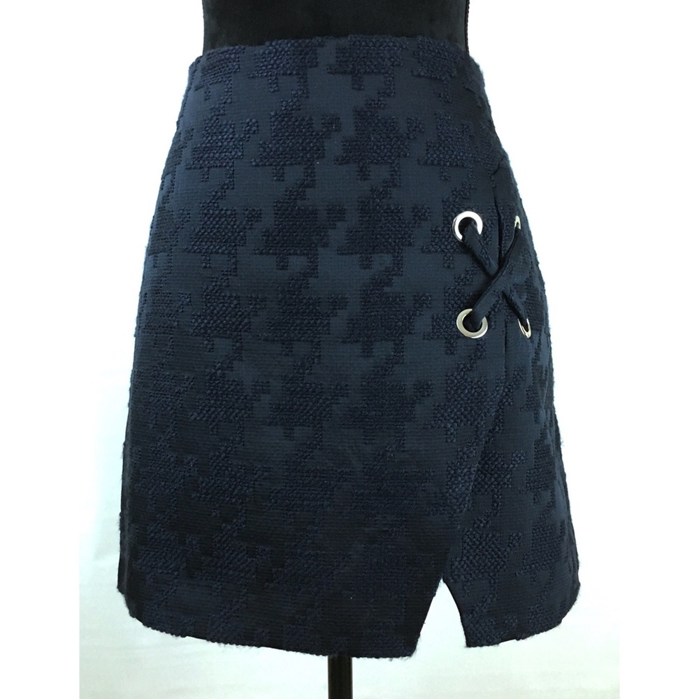 LAST CHANCE!!  Zara Blue Houndstooth Cross-laced Skirt - Picture 4 of 8